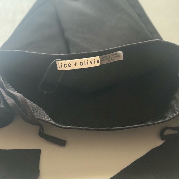 Alice and Olivia Alice and Olivia Black Cross Tank - Picture 3 of 3